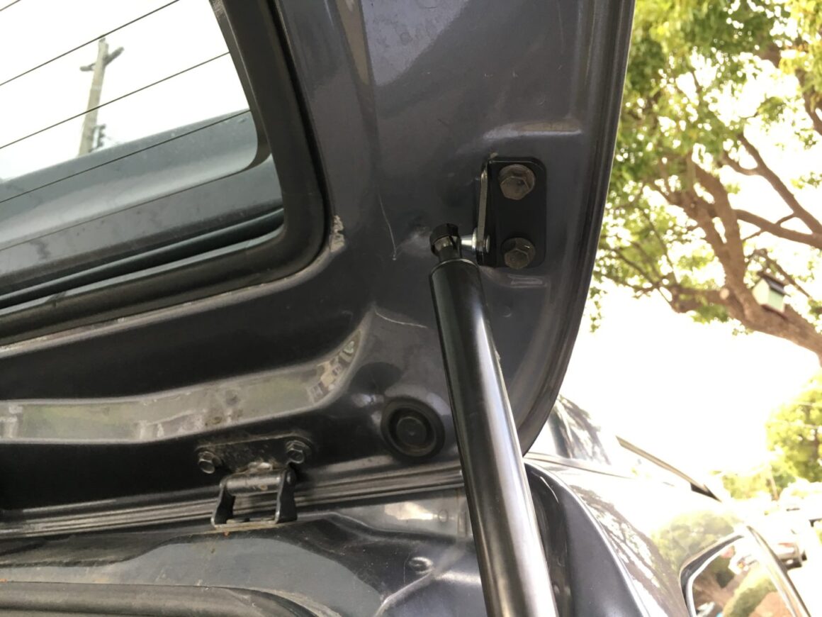 4runner 4th tailgate strut replacement