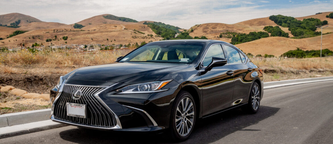 2019 Lexus ES350 Review 16 of 31